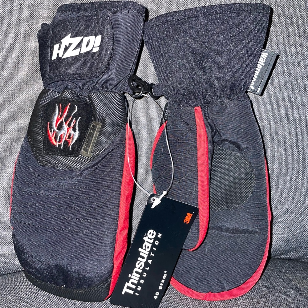 🧤New Black and Red Youth Thinsulate Mittens